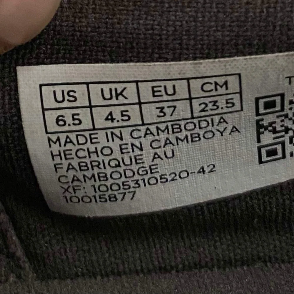 Like New Toms Slip On Sneakers